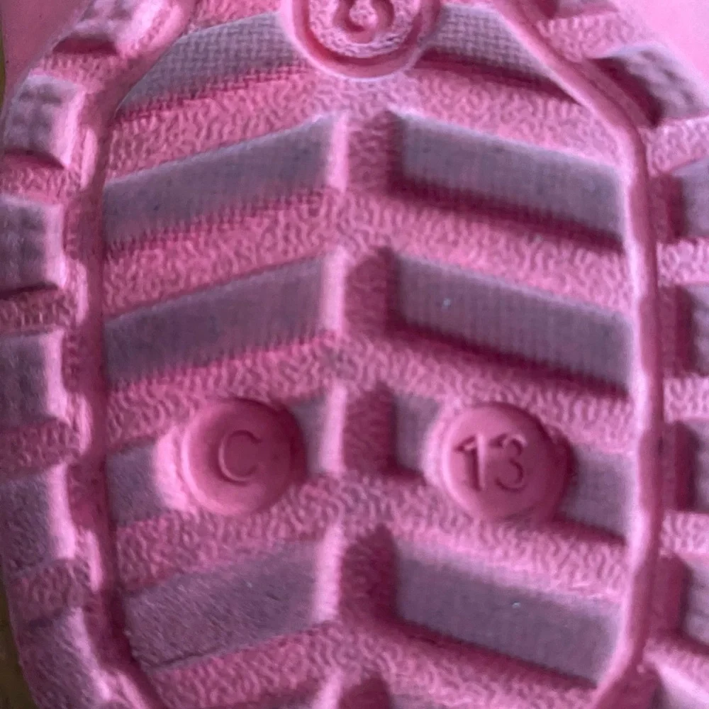 Classic Crocs pink with lining and sassy theme unisex children’s size‎ 13